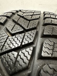 2 Zimné pneumatiky 225/40/19 Pirelli Sottozero 3 Winter AO - 7