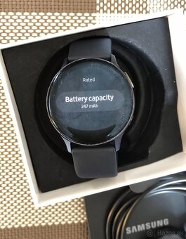 Samsung Galaxy watch  Active 2 - 7