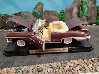 prodám model 1:18 cadillac eldorado biaritz 1958 - 7