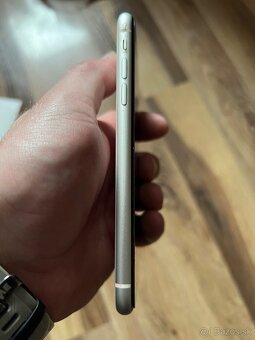 Předám IPhone 11 64GB - 7