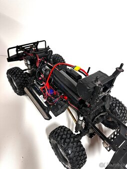 Traxxas TRX-4 Land Rover Defender 4x4 v MEGA tuningu - kompl - 7