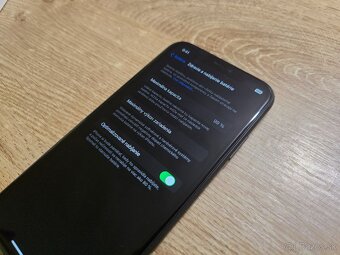 Iphone 11 128gb v super stave ma len velmi jemne znamky pouz - 7