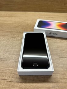 iPhone SE 2022, 128 GB - 7