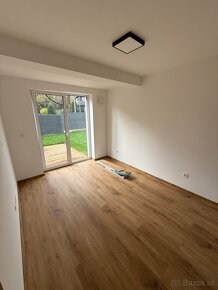 3i byt s terasou , pozemkom (150m2 ) + parkovacími miestami - 7