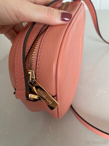 Michael Kors kožená crossbody - 7