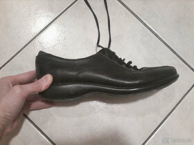 Čierne poltopánky, 2 x krémovo biele sandále - 7