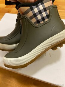 Detské burberry gumák. - 7