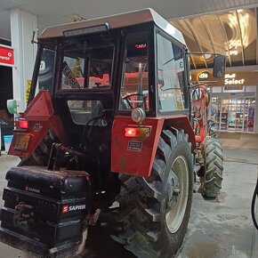 Zetor 7045 s čelným nakladačom. - 7