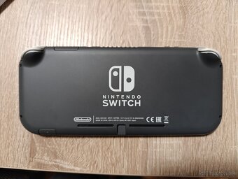 Predám Nintendo Switch Lite konzol s hrami - 7