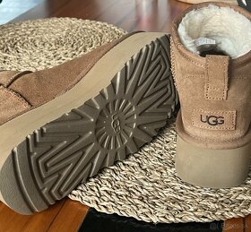 Prodám Luxusní hitové válenky UGG mini - nové 39 - 7