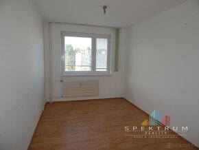 SPEKTRUM REALITY- Na Predaj 3-izbový byt, 70 m2, Handlová, u - 7