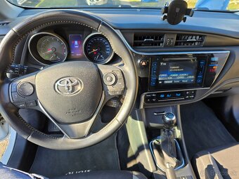 Toyota Auris touring sports 1.6 - 7