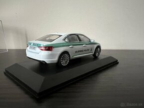 Skoda Superb III 1:43 Vojenska Policia SR - 7