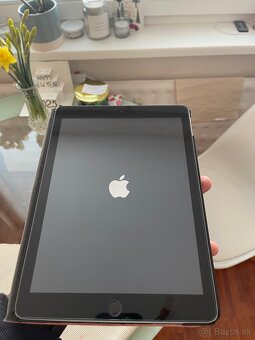 Apple IPad 5th Gen - 7