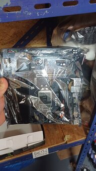 Predám základnú  dosku GIGABYTE B360M AORUS GAMING 3 - 7