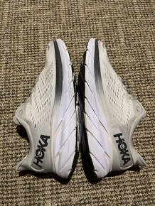 Hoka Clifton 8 vel 43 1/3 - 7