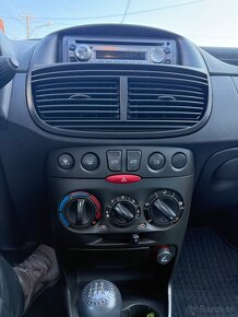 Fiat Punto 1.2 - 7