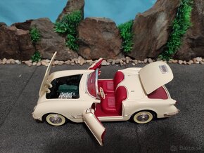 Prodám model 1:18 Chevrolet corvette 1954 - 7