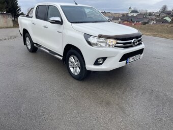 Toyota Hilux 2,4 - 7