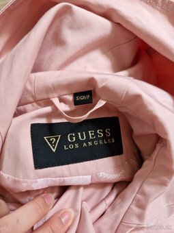 Guess pudrovo ruzovy vintage elegantny trenchcoat - 7