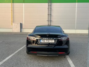 Tesla S - 7