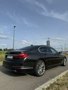 BMW rad 7 730d A/T - 7