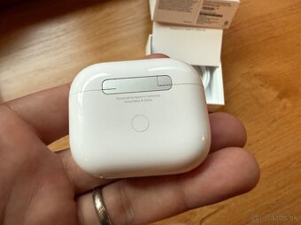 Apple AirPods (3. generácia) s MagSafe nabíjacím puzdrom - 7