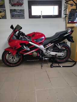 Honda CBR 600f4i - 7