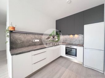 Exkluzívne na prenájom moderný 2 izbový byt s balkónom - Ban - 7