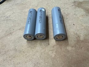 Predám použité články batérií, batérie ICR 18650 2000mAh 3,7 - 7