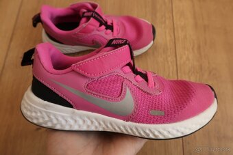 Dievčenské tenisky NIKE č. 29,5 (VL 18,8 cm) - 7