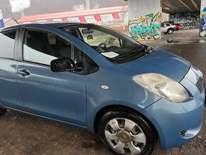 Toyota yaris 1.3 - 7