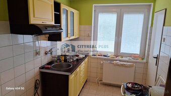 ZNÍŽENA CENA Ponúkam na predaj 3 izbový byt s balkónom v  - 7