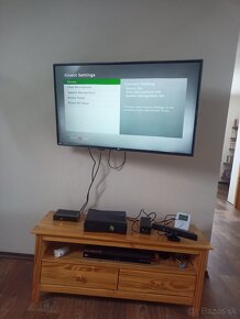 Xbox 360 slim + kinect. Rezervovaný do pondelka - 7