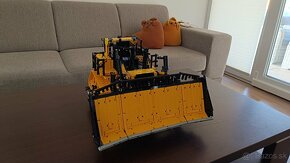 LEGO Buldozér Cat® D11 ovládaný aplikáciou 42131 - 7