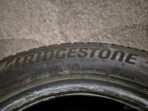 215/60 r16 zimné 4 ks BRIDGESTONE+PIRELLI dezén 8,6-7,1 mm - 7