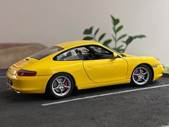 1:18 PORSCHE 911 Carrera - AUTOart - 7