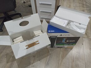 Playstation 5 s mechanikou + 2 ovládače DualSense + 1 hra - 7