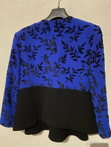 Vzorované modro-čierne sako s blúzkou - 7