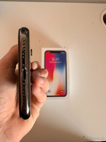 iPhone X 64GB - 100% batéria - 7