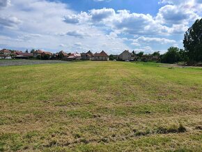 Komjatice – pozemok 5.478 m² na výstavbu (6 stavebných pozem - 7