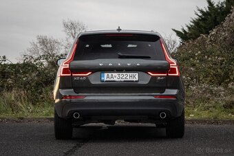 Volvo XC60 B4 Momentum Pro AWD A/T - 7