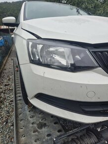 Rozpredám na náhradné diely Škoda Fabia 3 biela combi - 7