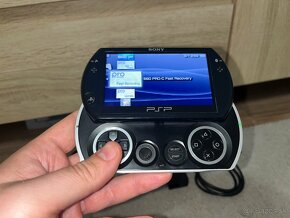 P: PlayStation Portable PSP GO 16GB (FLASH) + 8GB M2 karta - 7