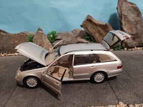 prodám model 1:18 mercedes benz E class combi - 7