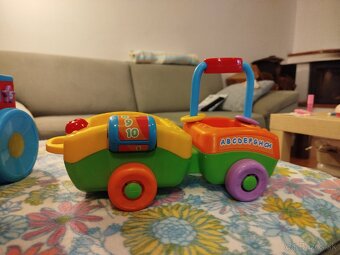 Vláčik fisher price,plne funkčný - 7