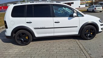 Volkswagen Touran Cross - 7