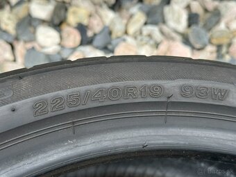 225/40 R19 - 7