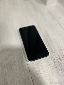 iPhone 7 128GB - 7