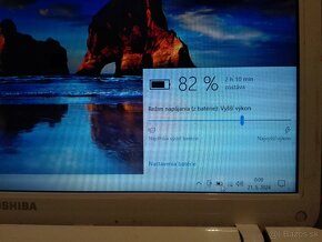 Toshiba i3 4 x 2,1. 15,6" LED. SSD 128 GB.64 GB. - 7